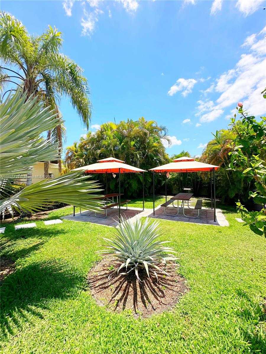 Small Image of 13244 SOUTH WEST 108TH ST CIR, Miami Number 31