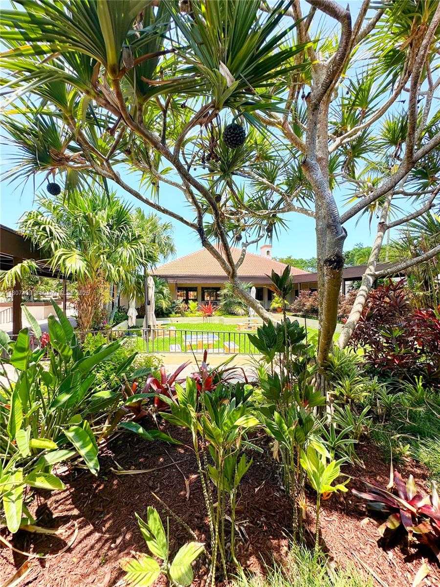 Small Image of 13244 SOUTH WEST 108TH ST CIR, Miami Number 36