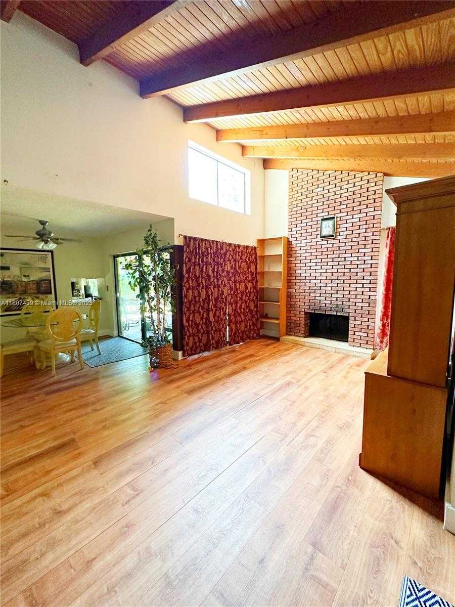 Small Image of 13244 SOUTH WEST 108TH ST CIR, Miami Number 4