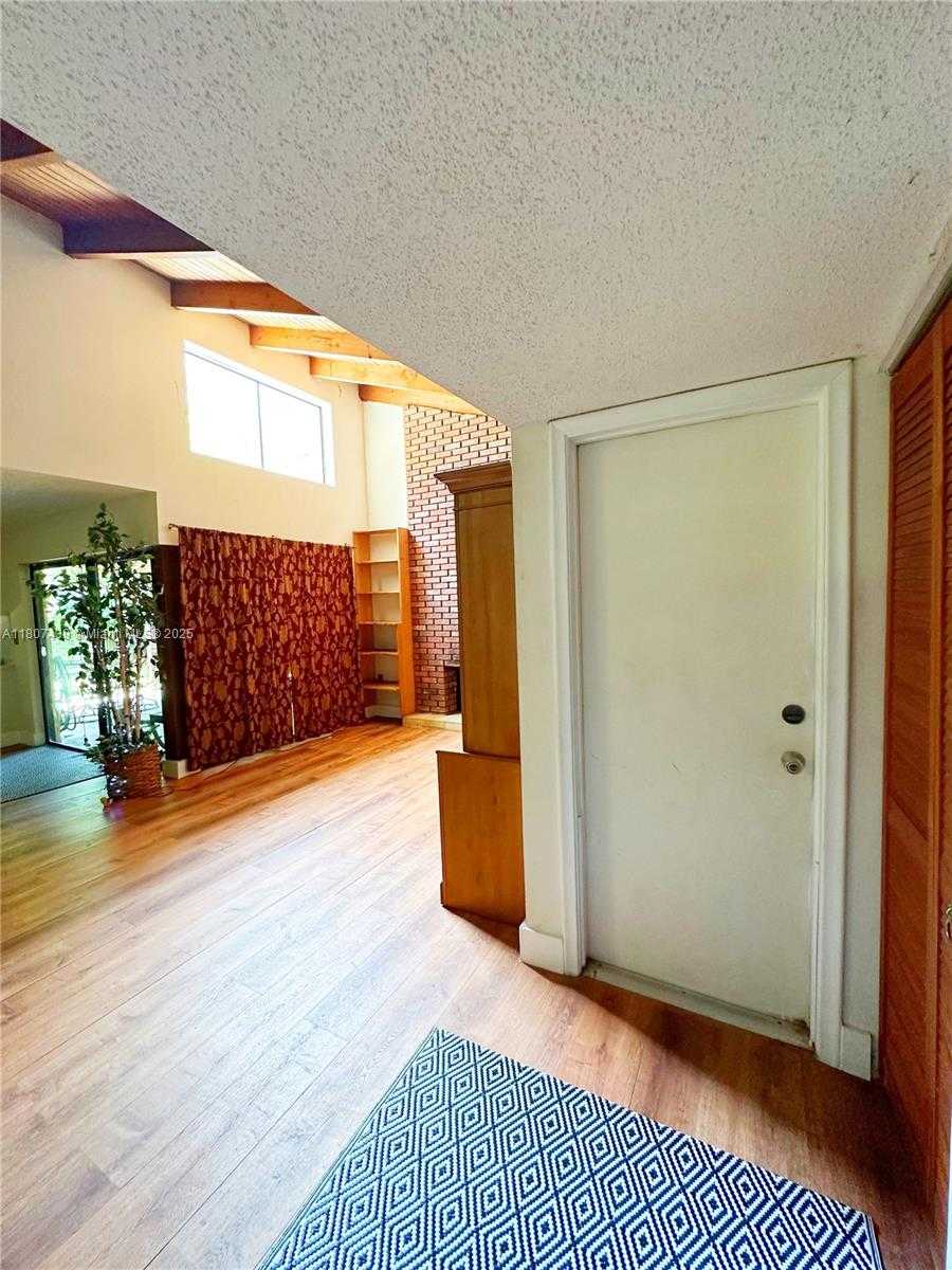 Small Image of 13244 SOUTH WEST 108TH ST CIR, Miami Number 6
