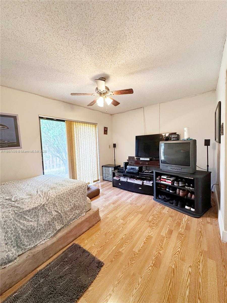 Small Image of 13244 SOUTH WEST 108TH ST CIR, Miami Number 9