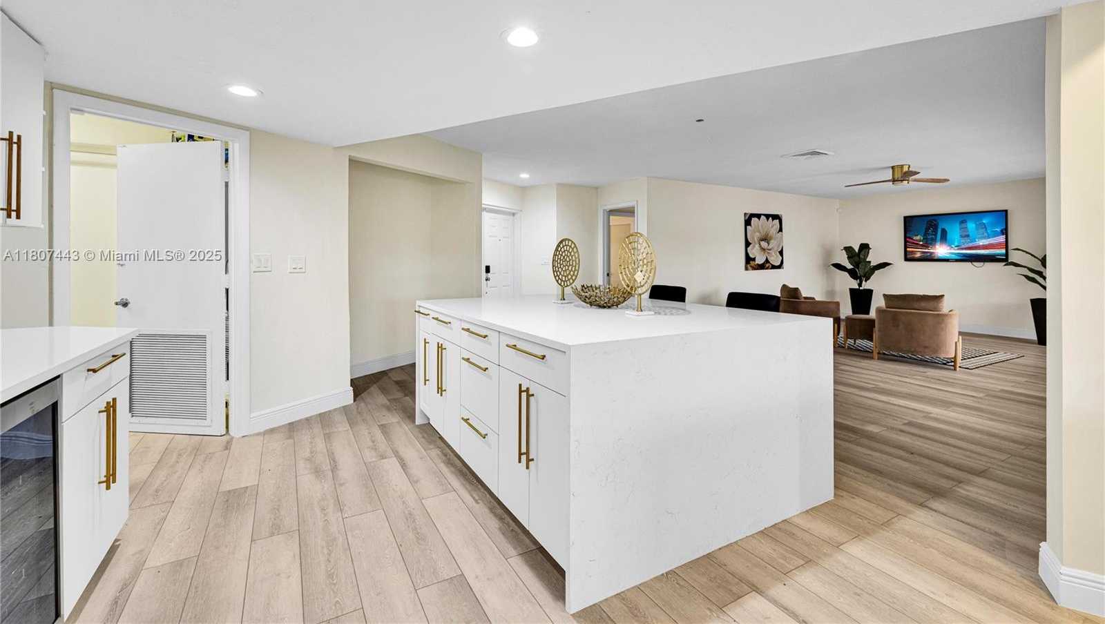 Small Image of 5706 GUAVA DR, Tamarac Number 22