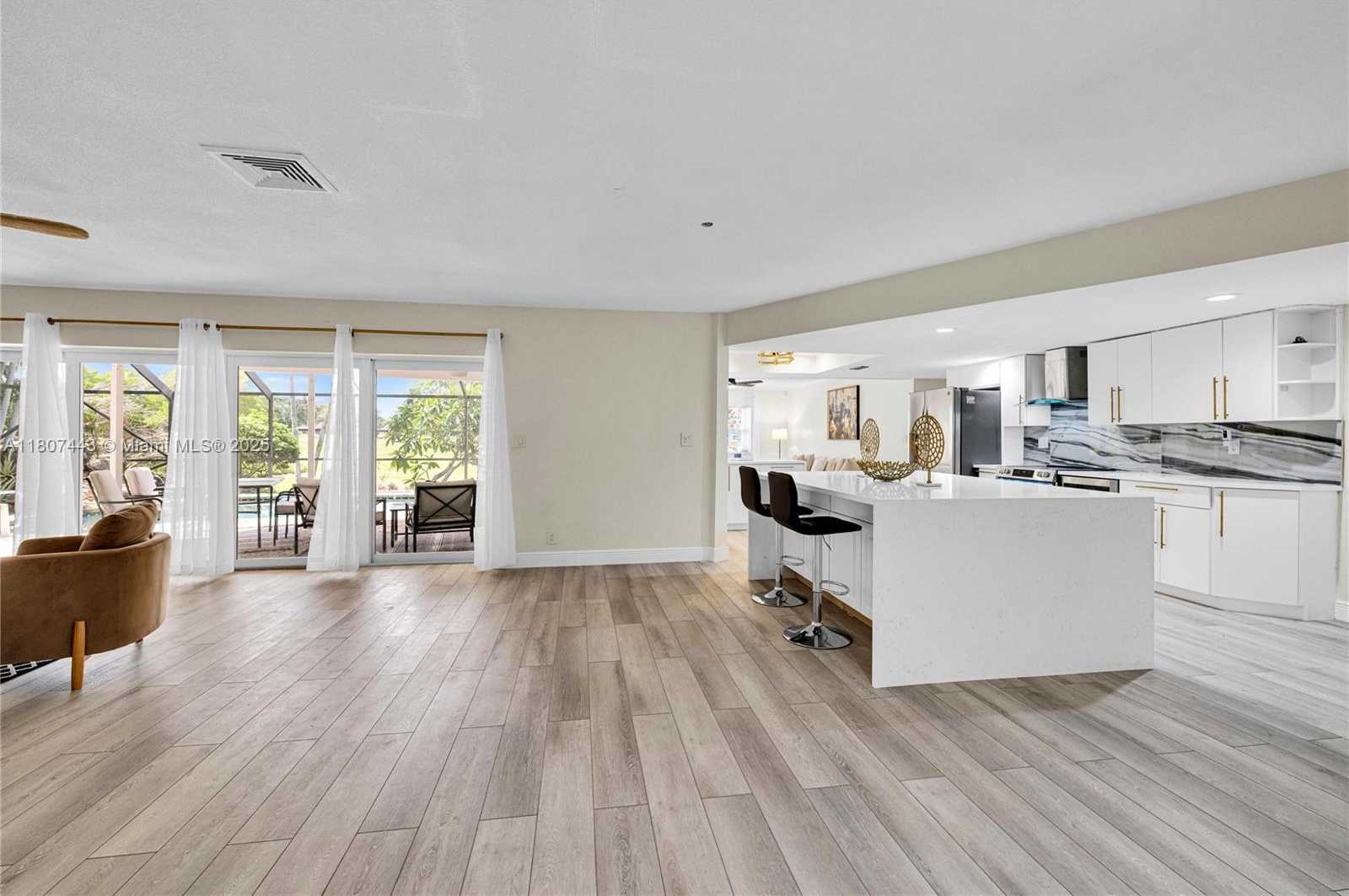 Small Image of 5706 GUAVA DR, Tamarac Number 4