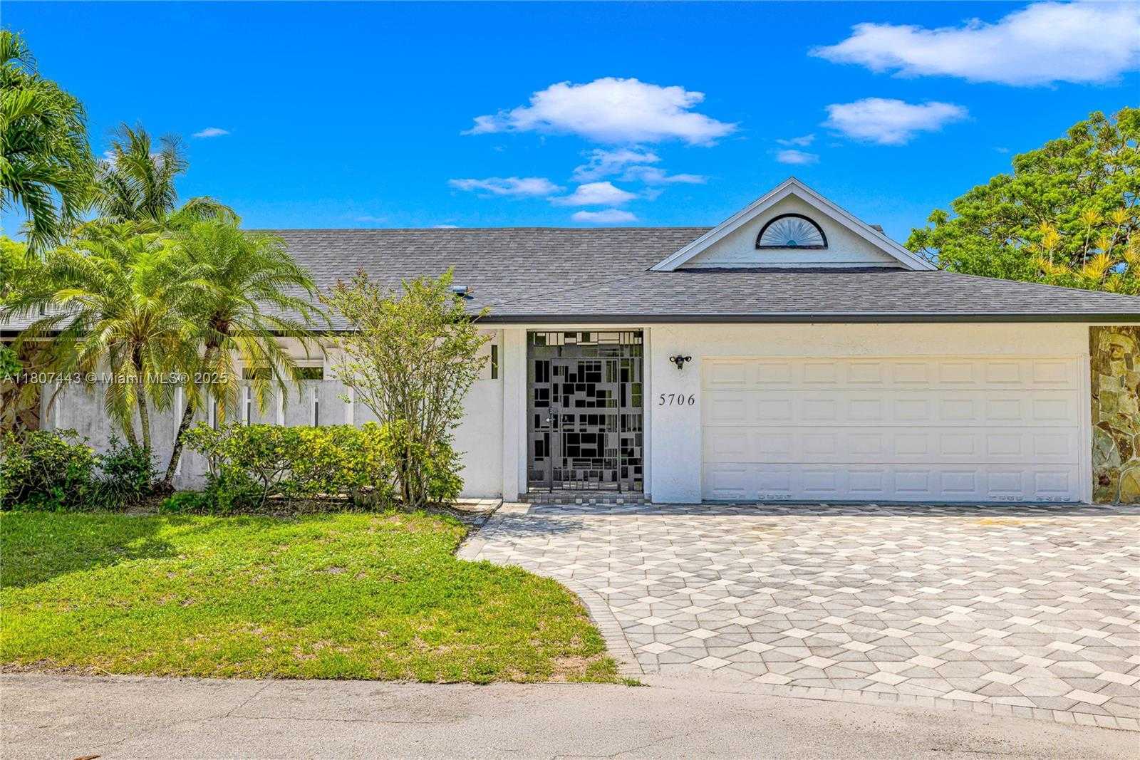 Small Image of 5706 GUAVA DR, Tamarac Number 54