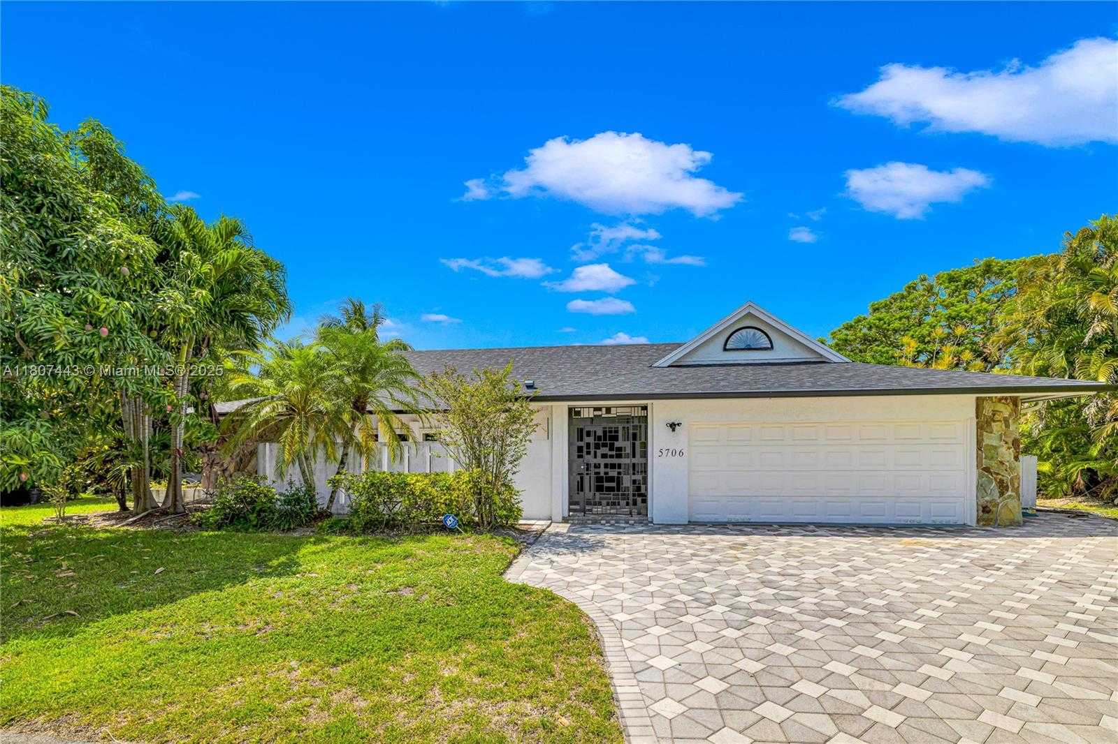 Small Image of 5706 GUAVA DR, Tamarac Number 55