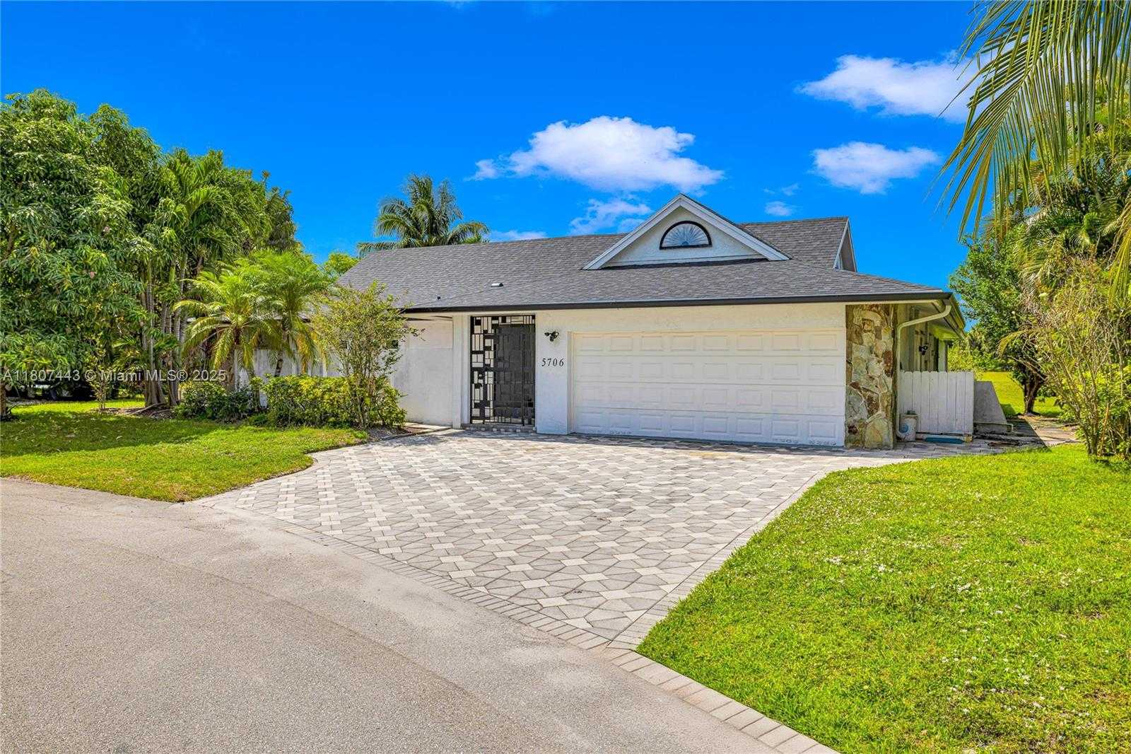 Small Image of 5706 GUAVA DR, Tamarac Number 57