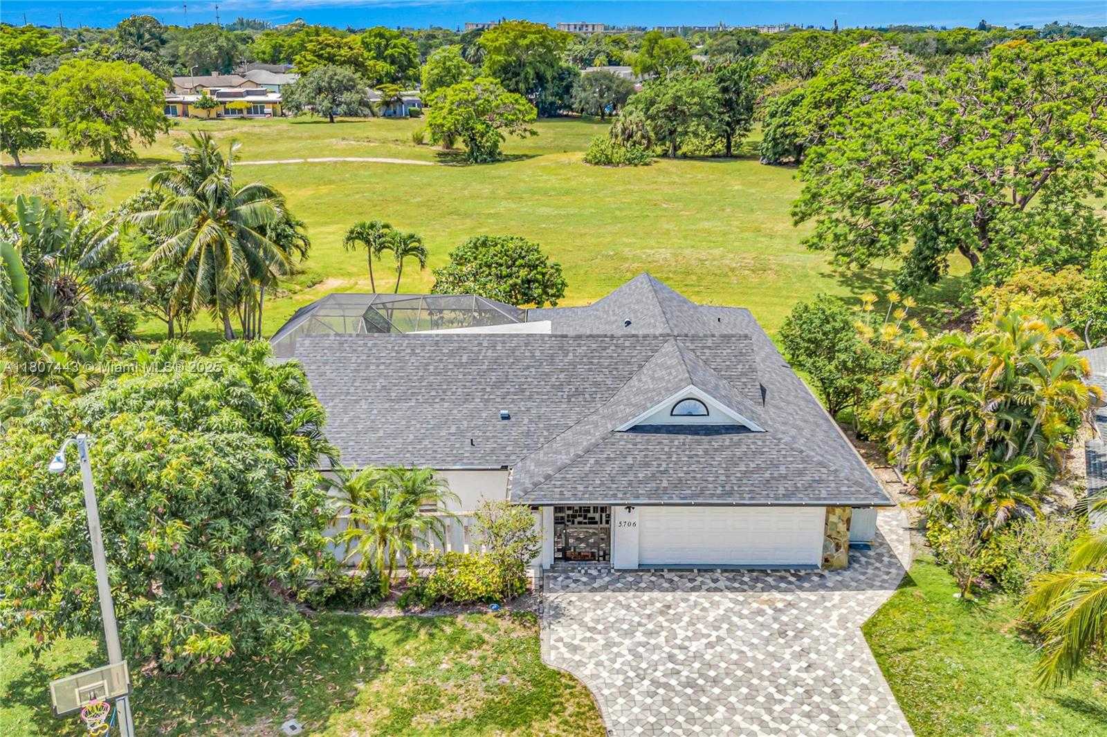 Small Image of 5706 GUAVA DR, Tamarac Number 58