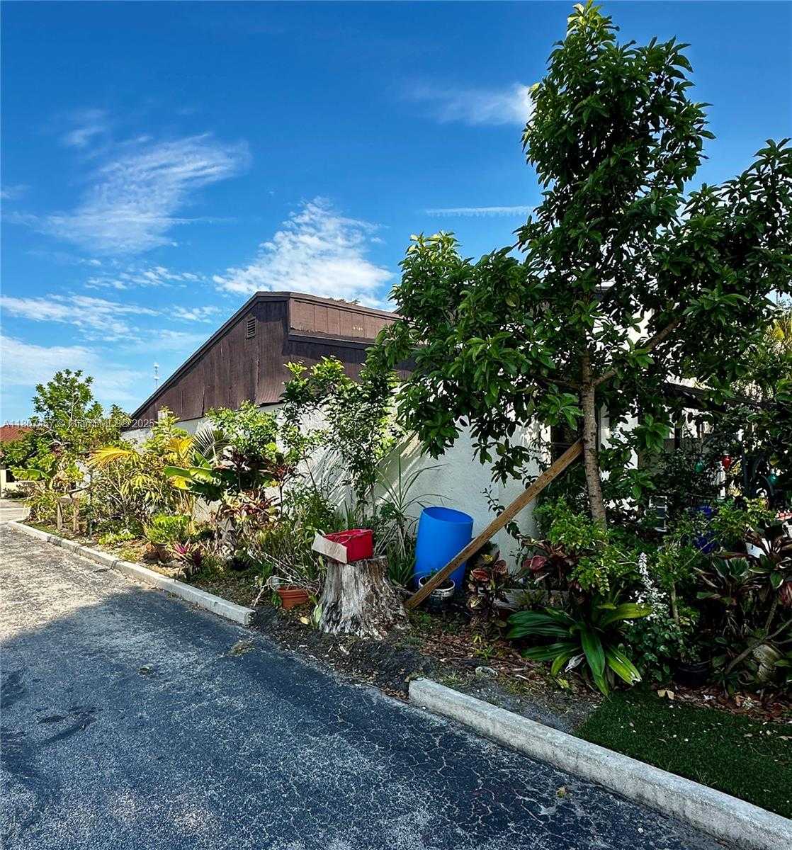 Small Image of 3601 SOUTH WEST 68TH WAY, Miramar Number 2