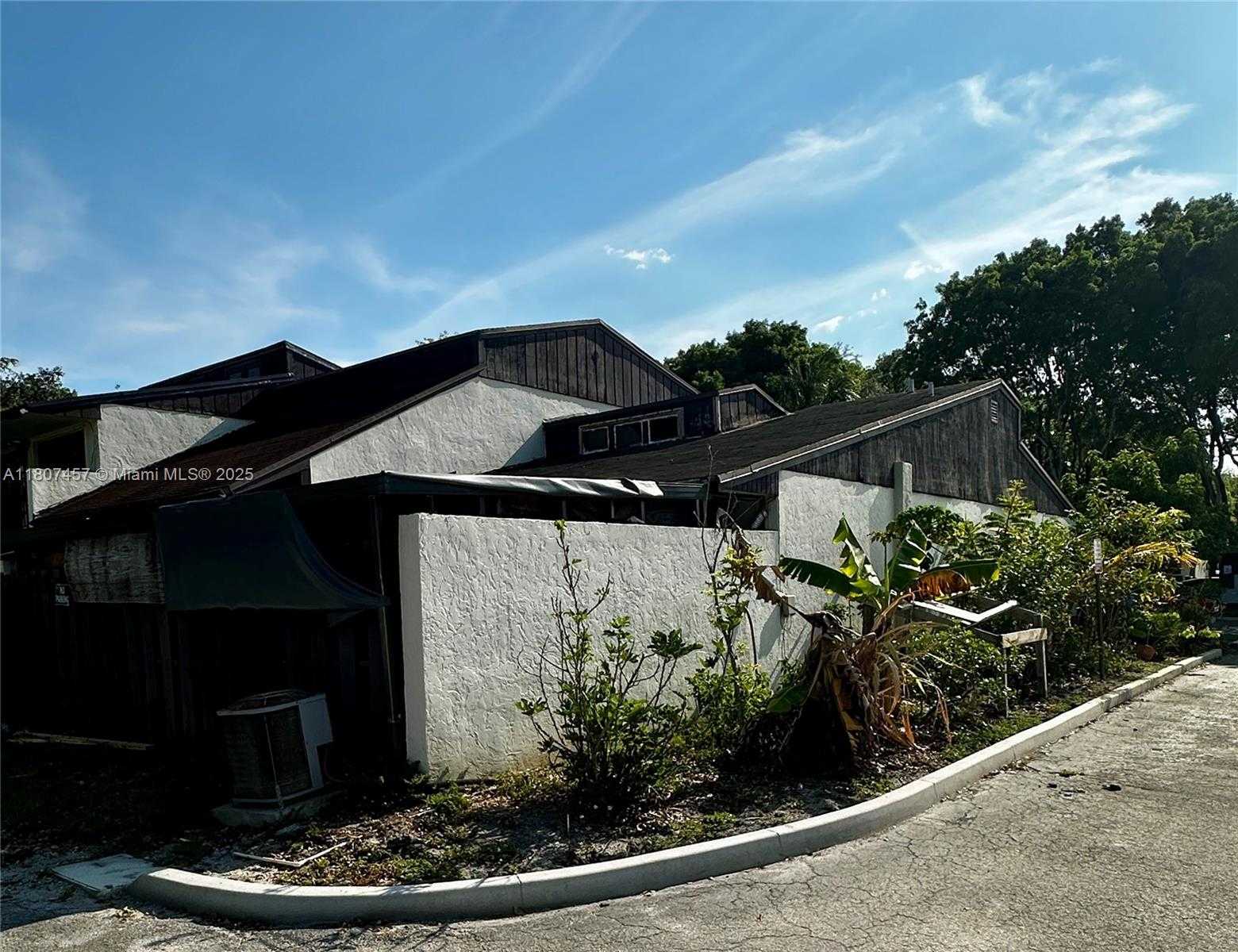 Small Image of 3601 SOUTH WEST 68TH WAY, Miramar Number 3