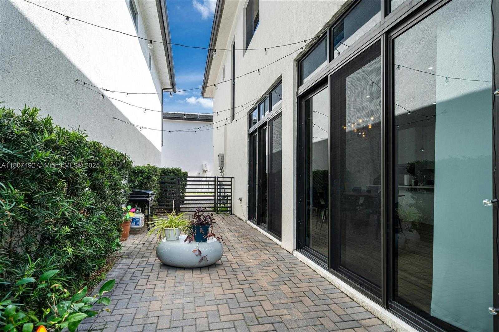 Small Image of 8231 NORTH WEST 43RD ST, Doral Number 18