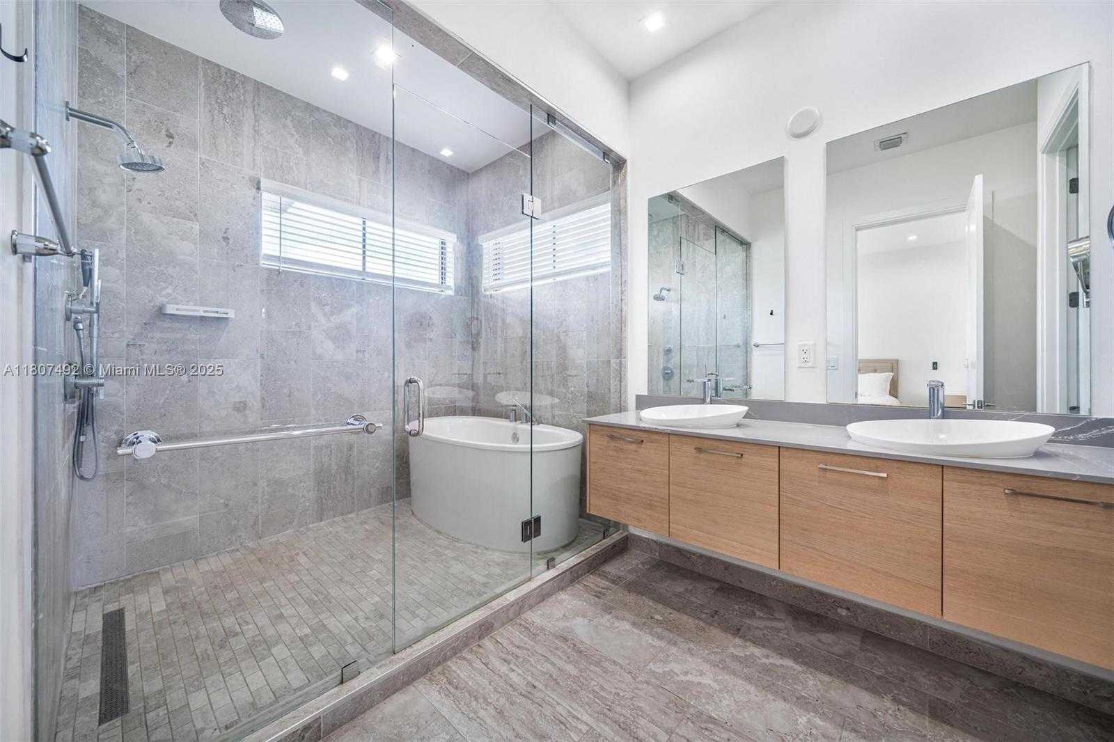 Small Image of 8231 NORTH WEST 43RD ST, Doral Number 6
