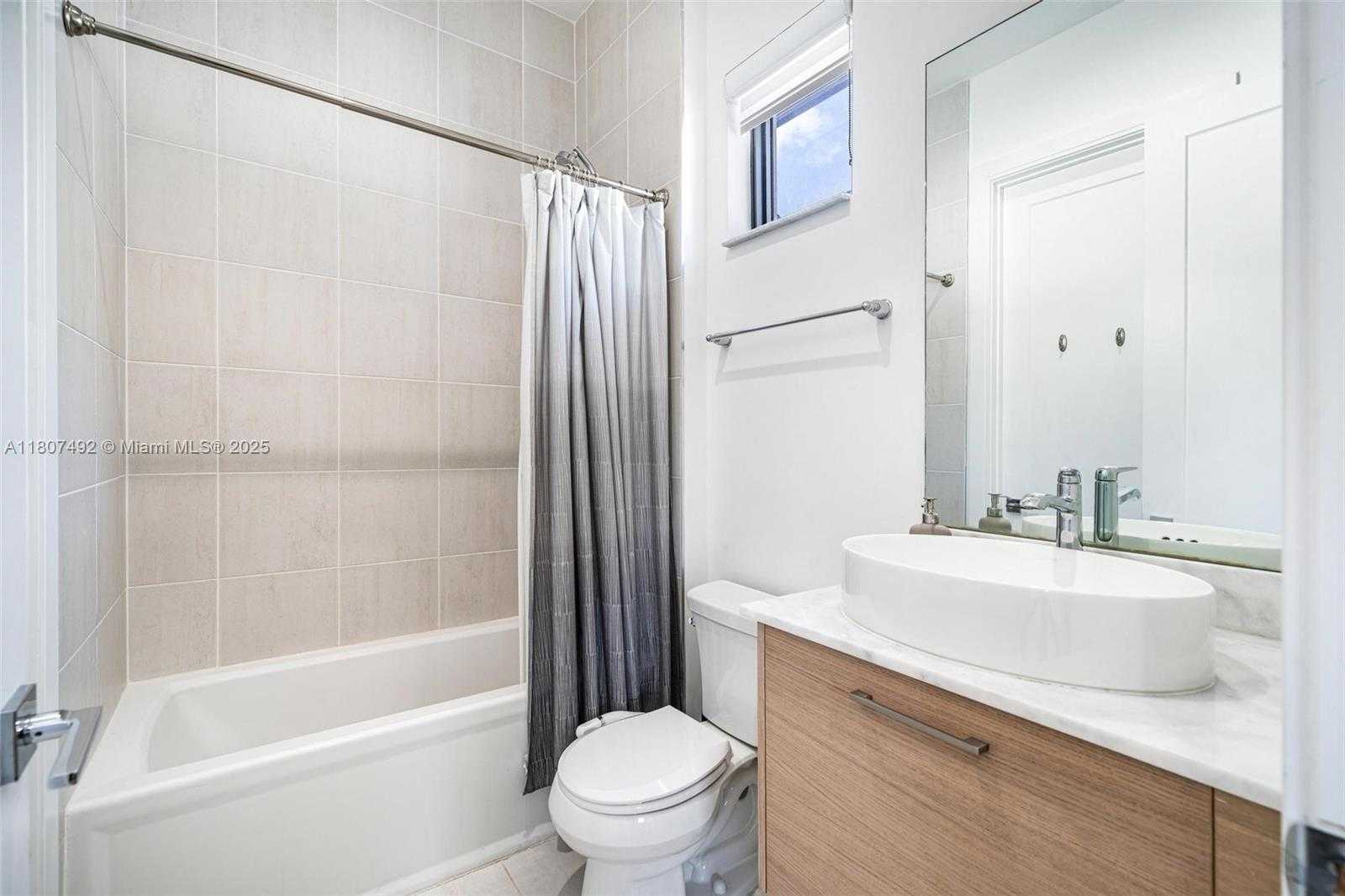 Small Image of 8231 NORTH WEST 43RD ST, Doral Number 9