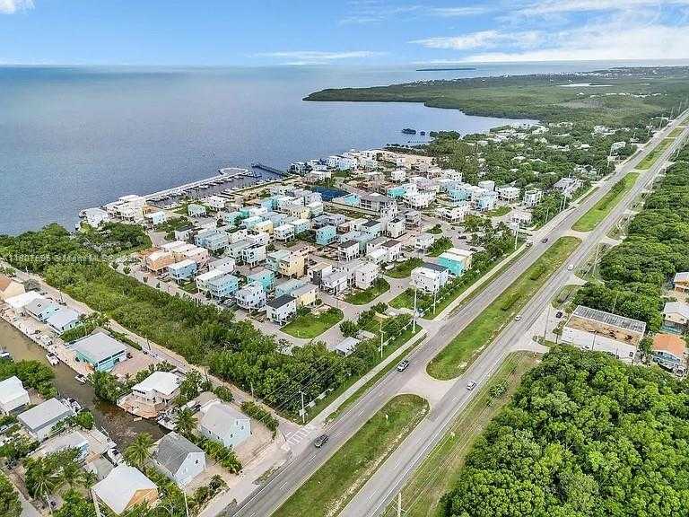Small Image of 94825 OVERSEAS, Key Largo Number 15