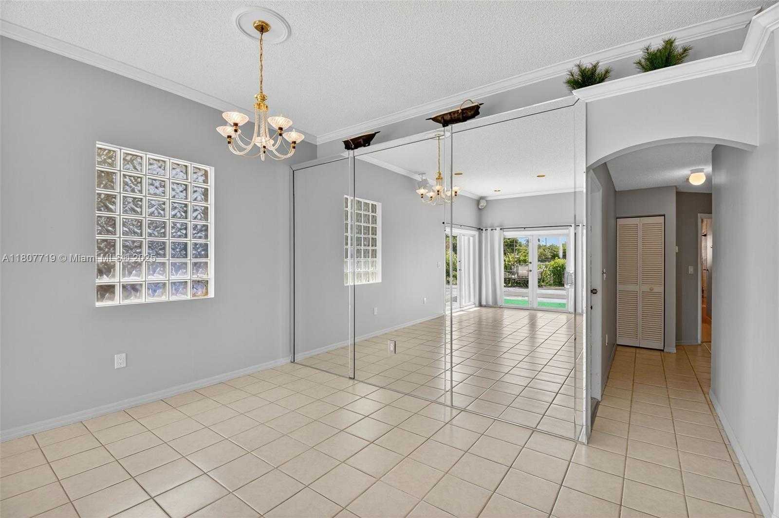 Small Image of 1150 QUEEN PALM CT, Hollywood Number 11