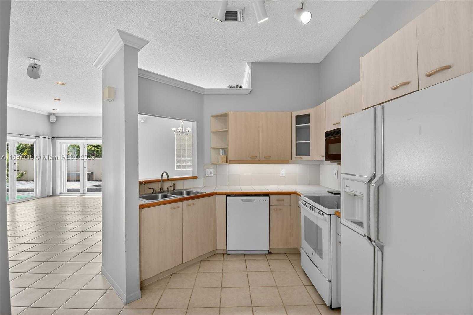 Small Image of 1150 QUEEN PALM CT, Hollywood Number 15