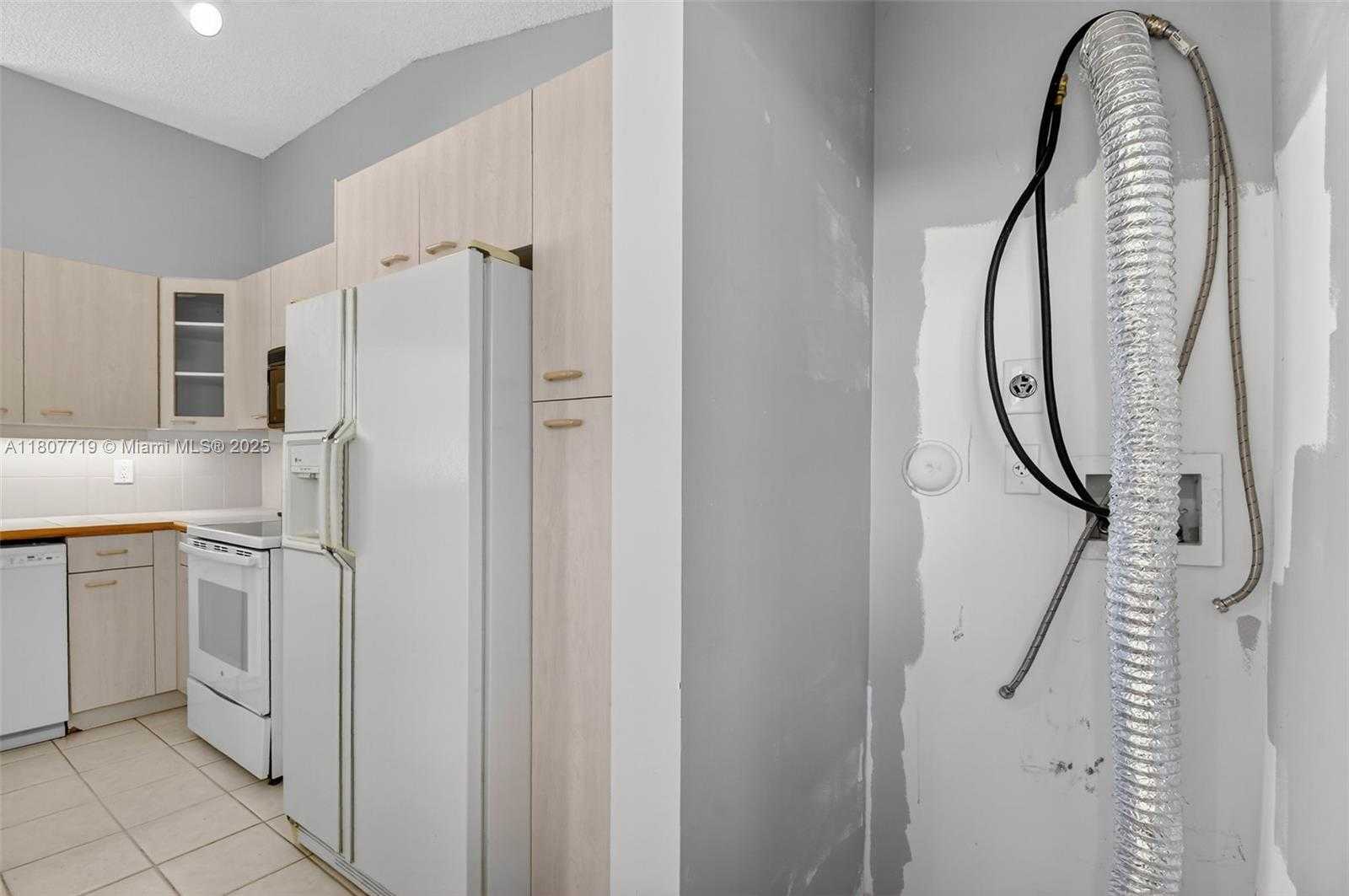 Small Image of 1150 QUEEN PALM CT, Hollywood Number 17