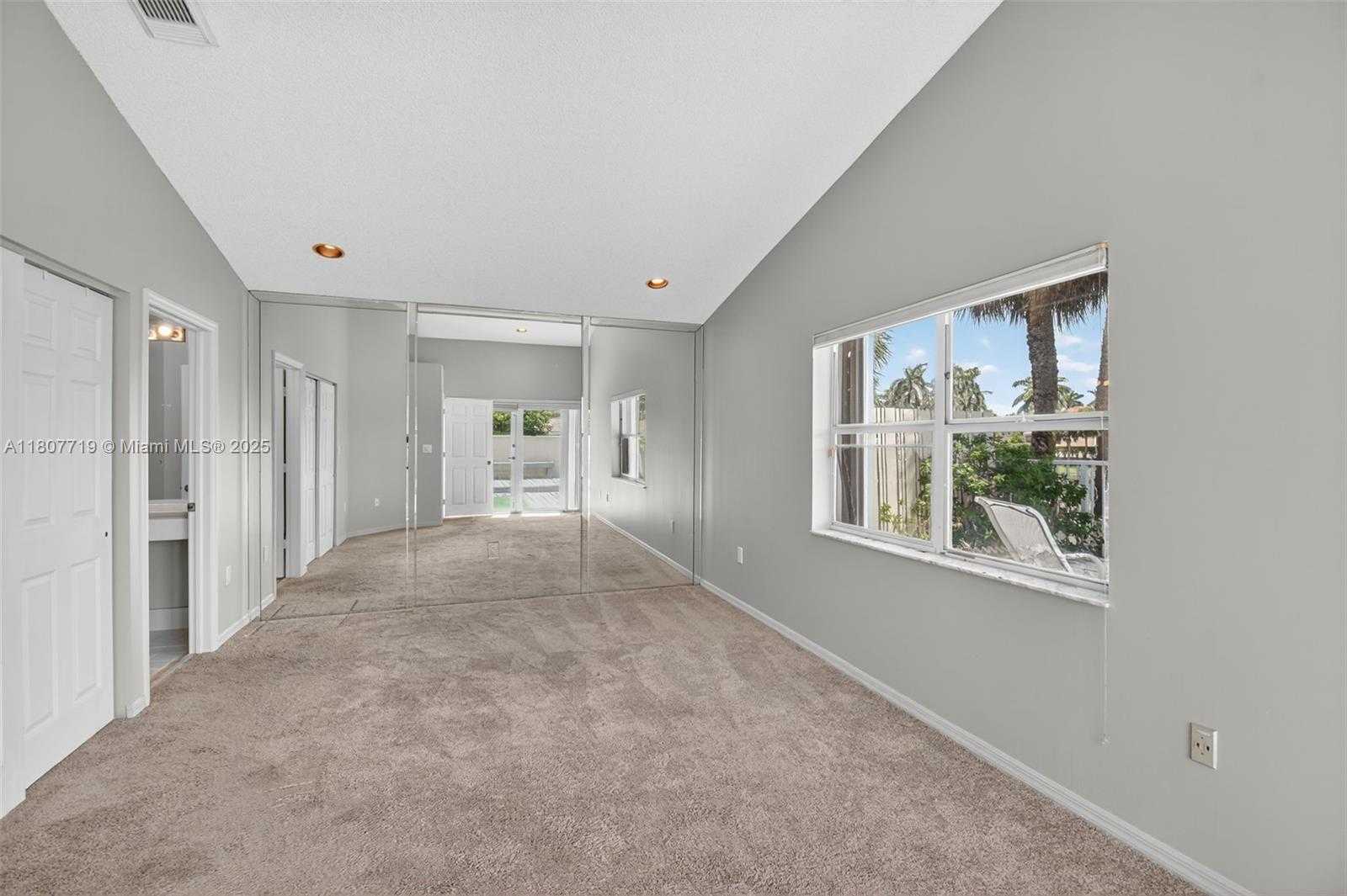 Small Image of 1150 QUEEN PALM CT, Hollywood Number 18
