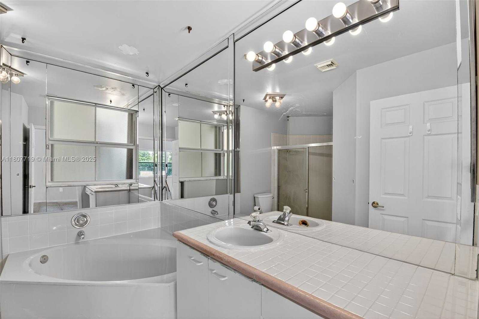 Small Image of 1150 QUEEN PALM CT, Hollywood Number 23
