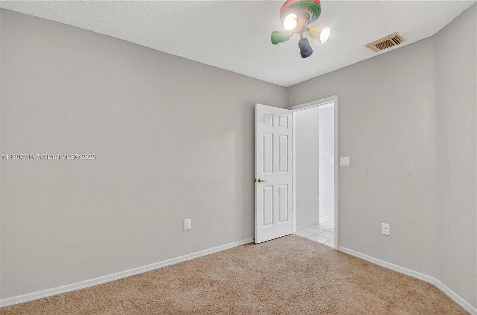 Small Image of 1150 QUEEN PALM CT, Hollywood Number 27