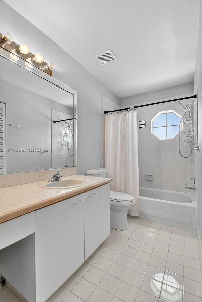Small Image of 1150 QUEEN PALM CT, Hollywood Number 29