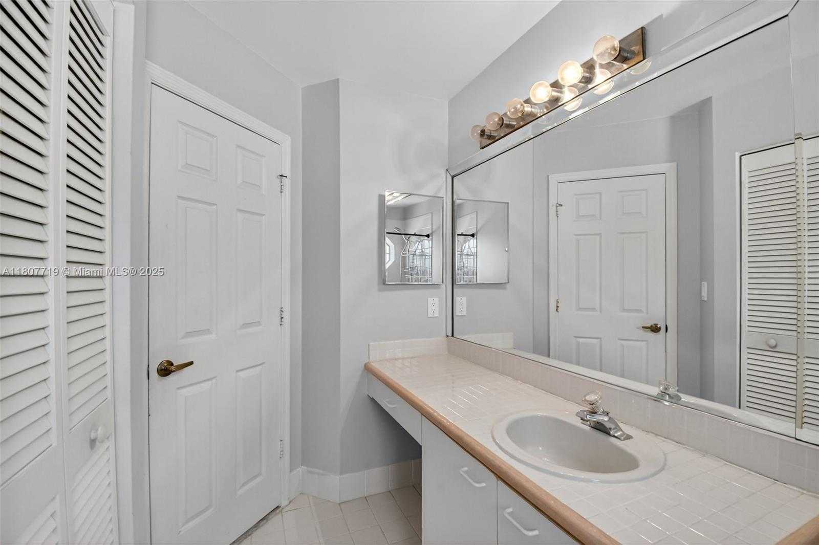 Small Image of 1150 QUEEN PALM CT, Hollywood Number 30