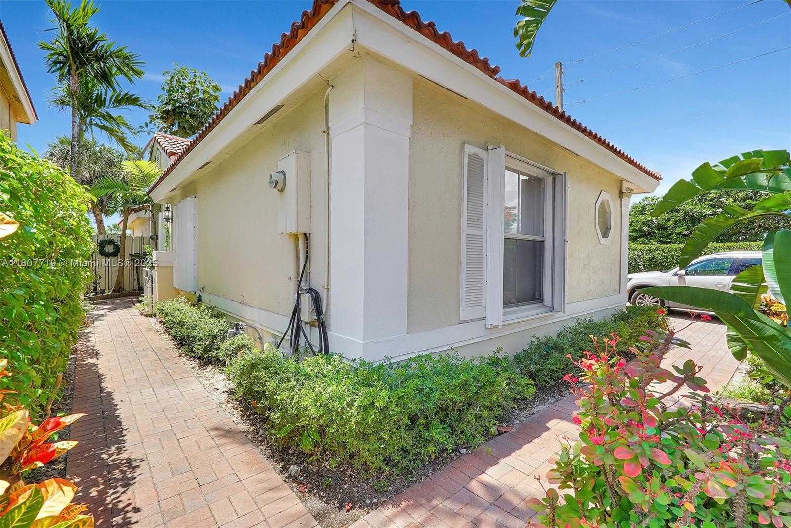 Small Image of 1150 QUEEN PALM CT, Hollywood Number 34
