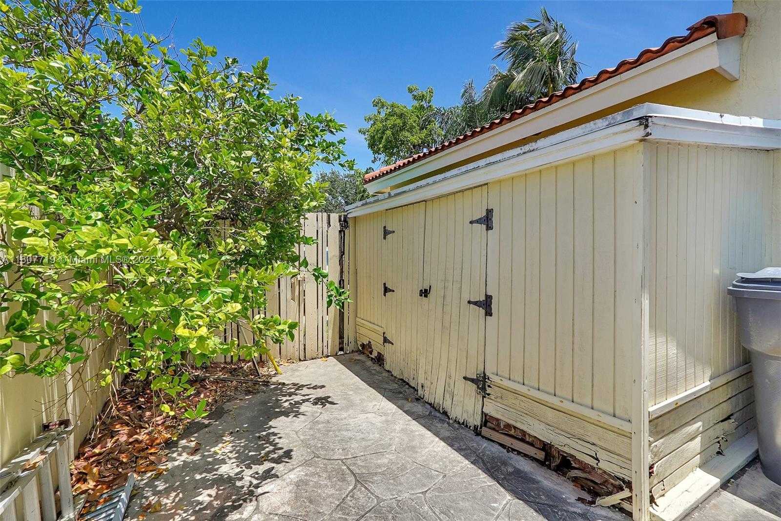 Small Image of 1150 QUEEN PALM CT, Hollywood Number 35
