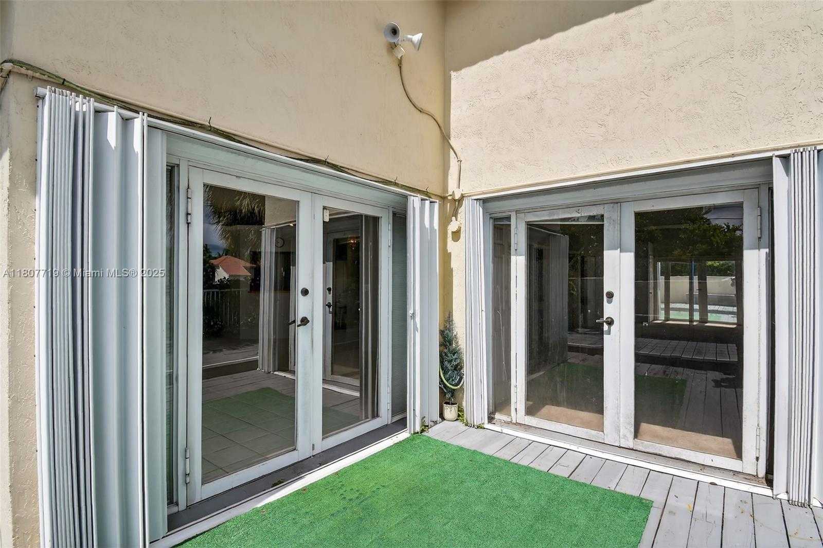 Small Image of 1150 QUEEN PALM CT, Hollywood Number 36