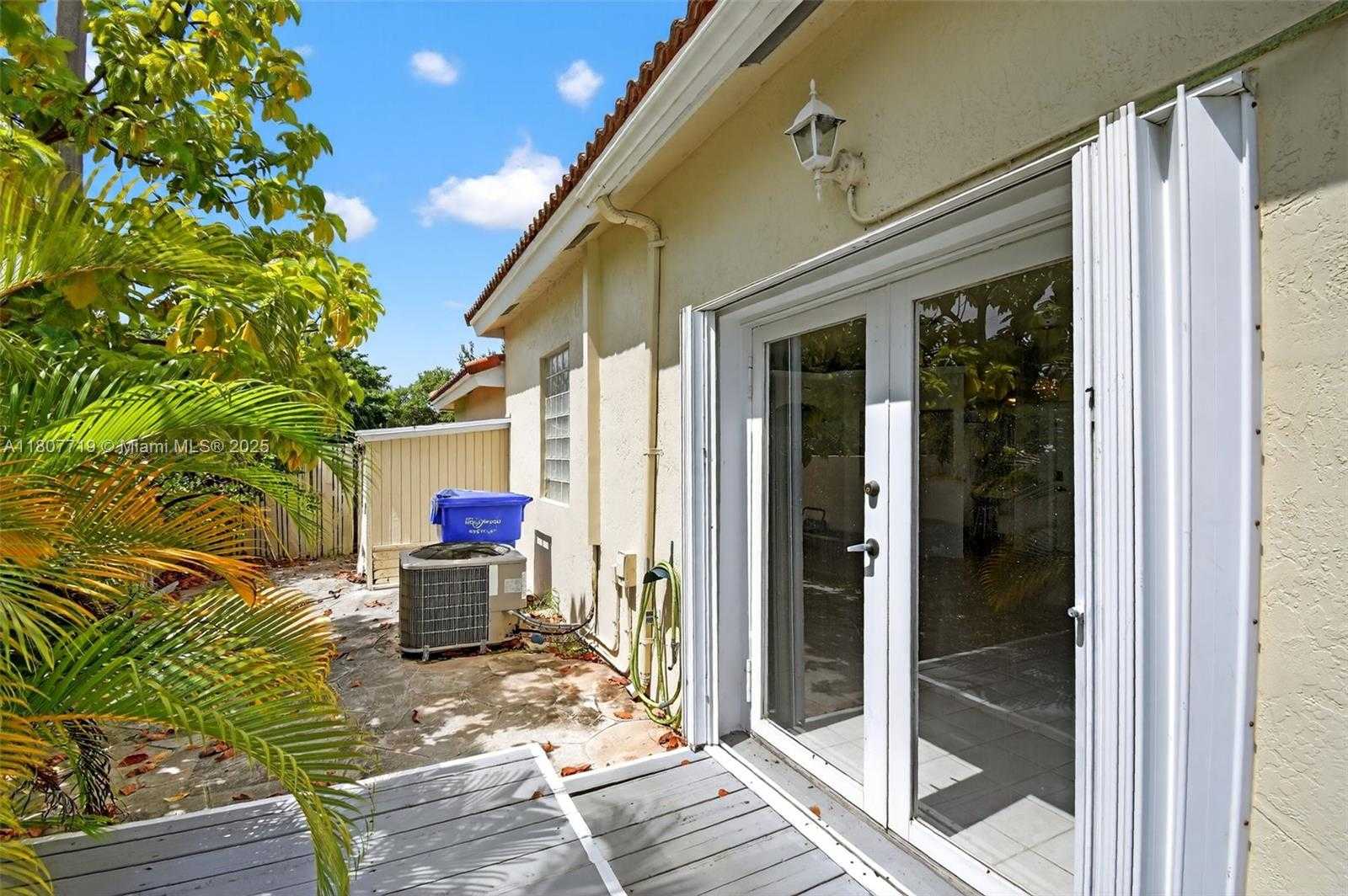 Small Image of 1150 QUEEN PALM CT, Hollywood Number 39