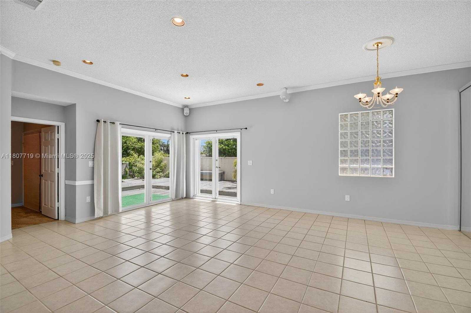 Small Image of 1150 QUEEN PALM CT, Hollywood Number 6