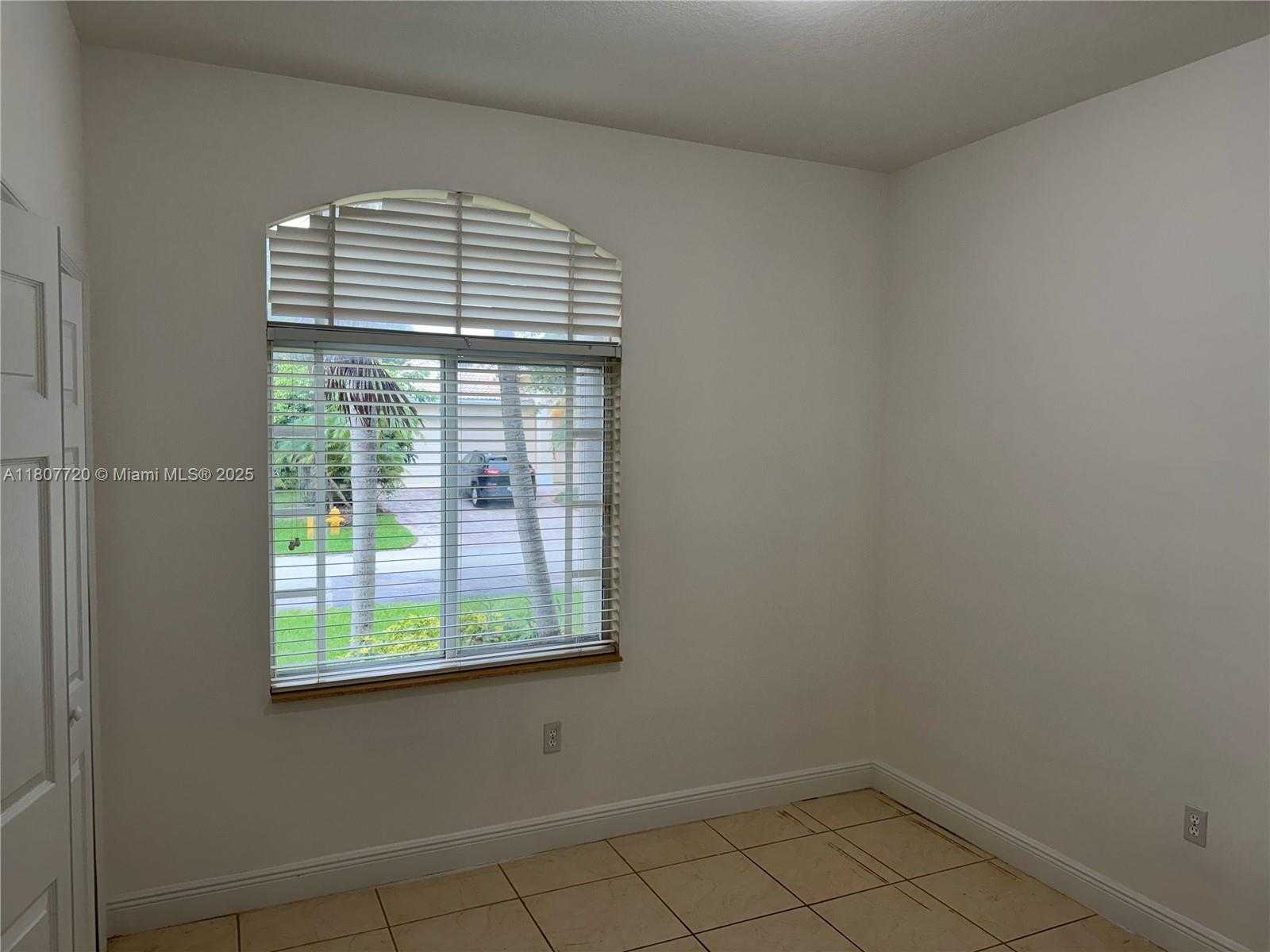 Small Image of 9058 SOUTH WEST 161ST TER, Palmetto Bay Number 11