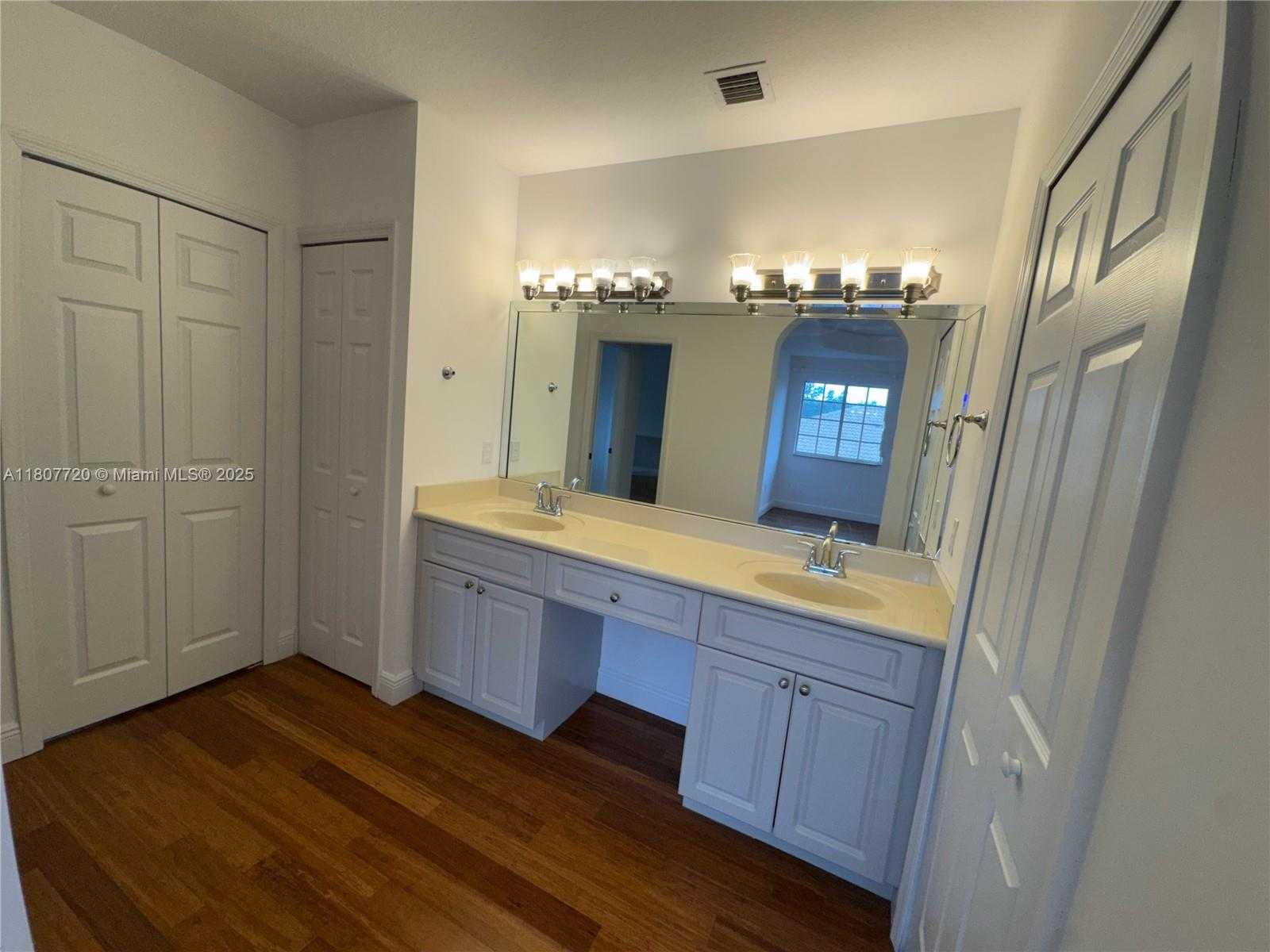 Small Image of 9058 SOUTH WEST 161ST TER, Palmetto Bay Number 14