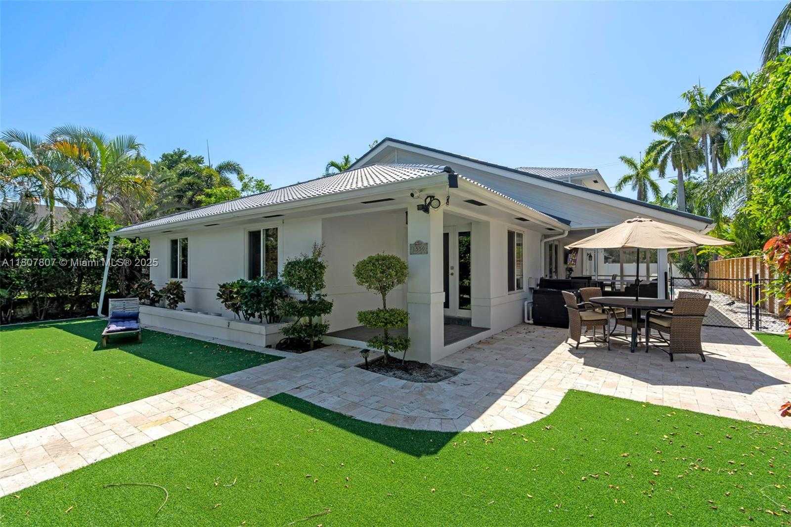 Small Image of 1550 TYLER ST, Hollywood Number 2