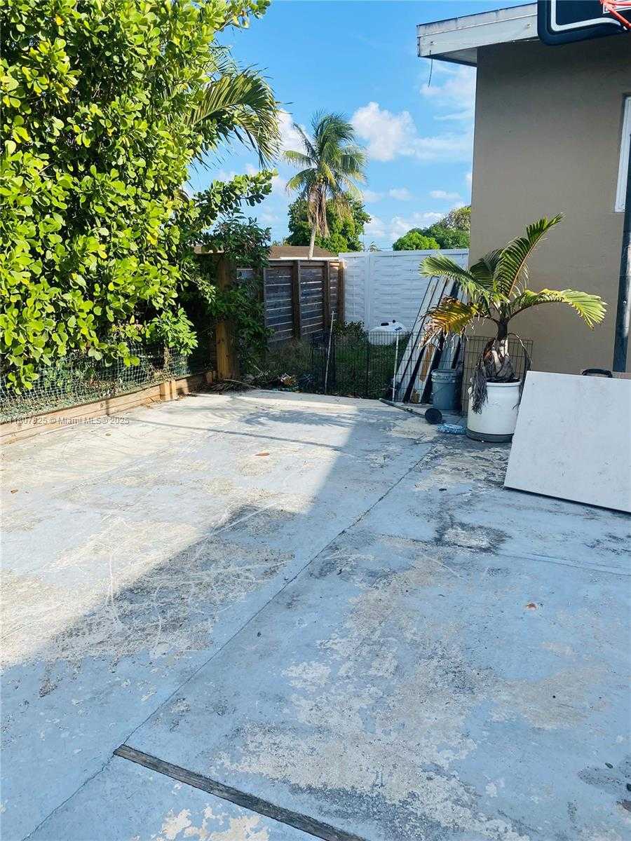 Small Image of 3745 NORTH WEST 171ST TER, Miami Gardens Number 21