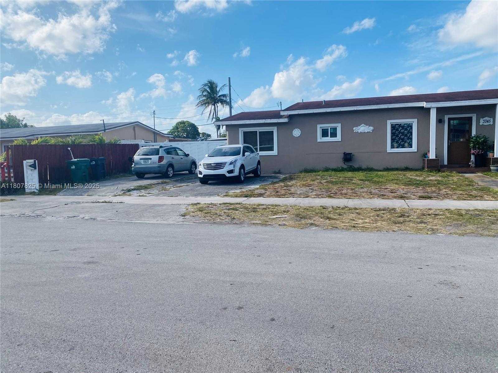 Small Image of 3745 NORTH WEST 171ST TER, Miami Gardens Number 3