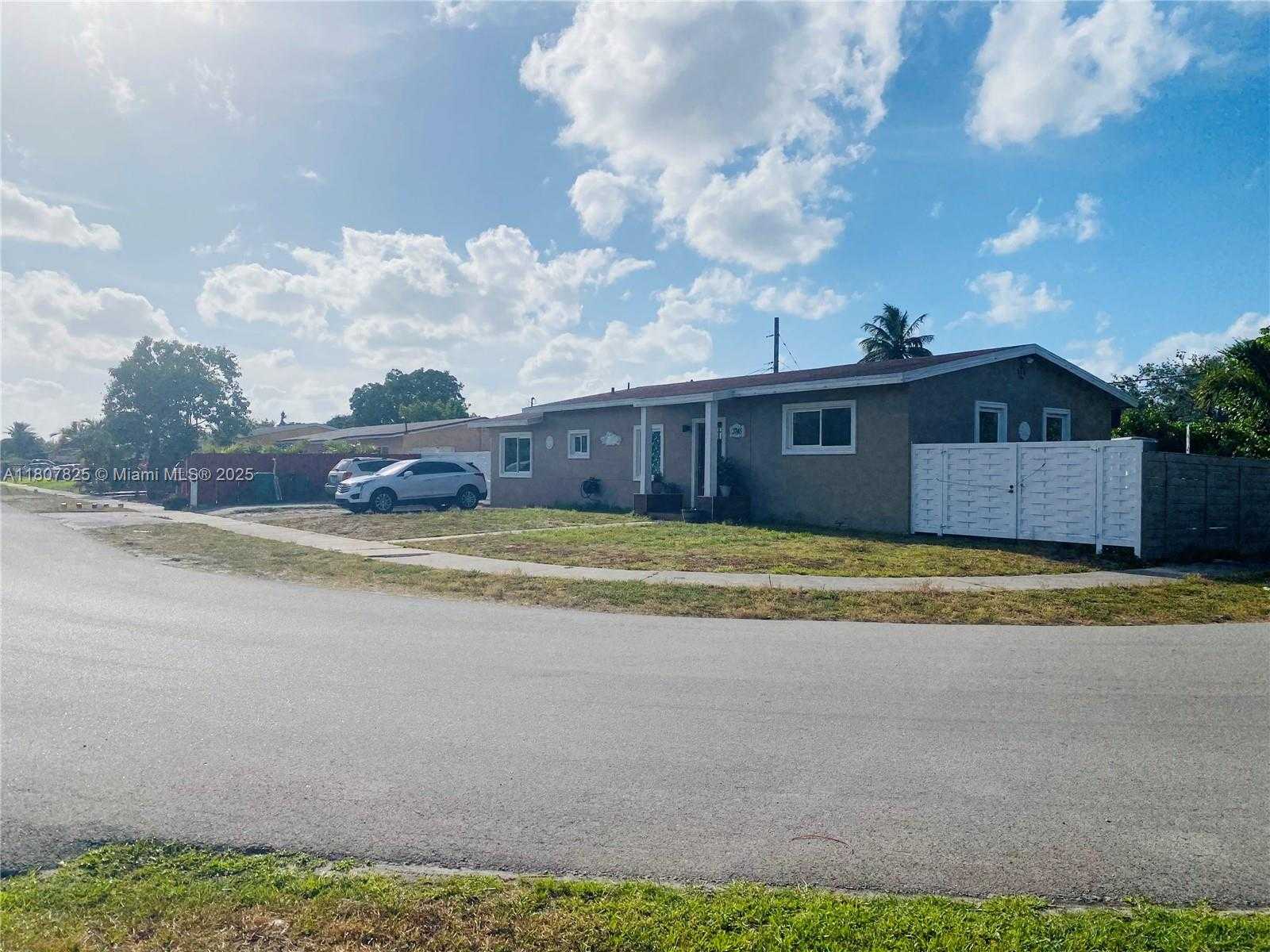 Small Image of 3745 NORTH WEST 171ST TER, Miami Gardens Number 5