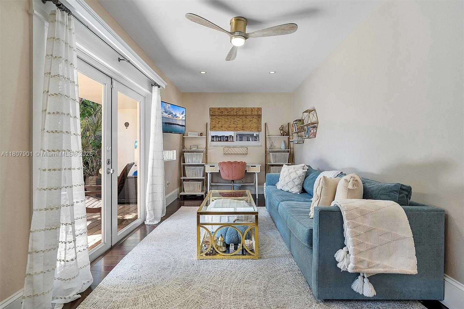 Small Image of 13105 CORONADO DR, North Miami Number 10