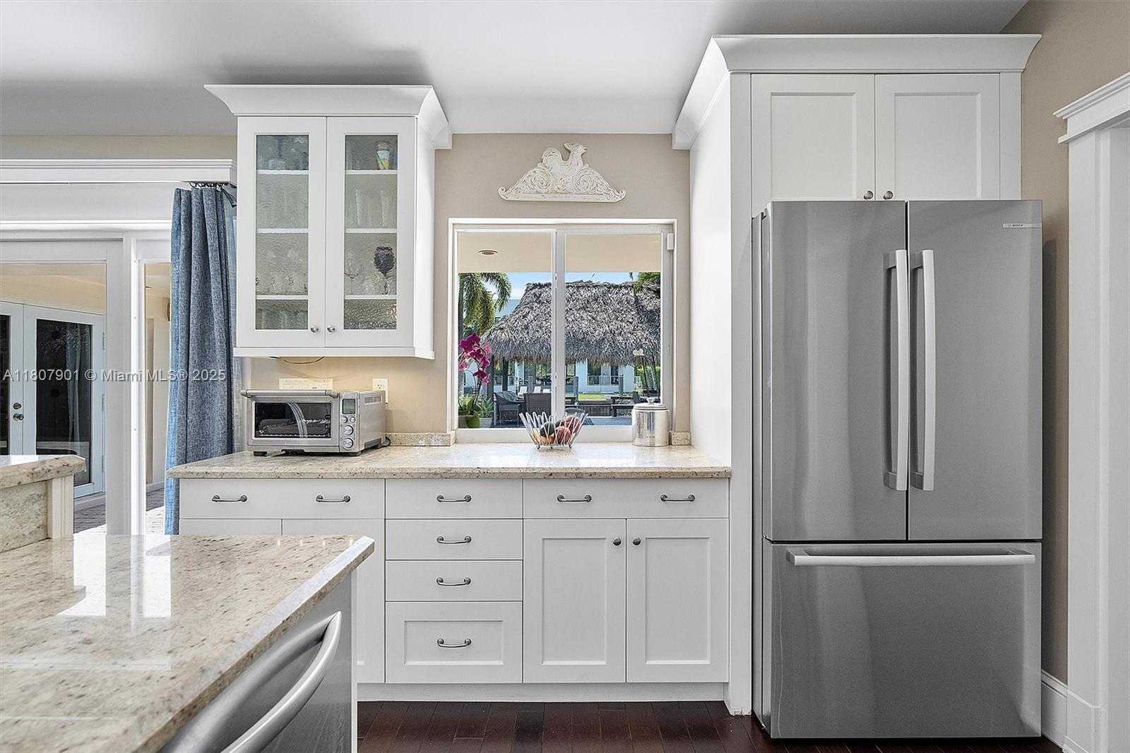 Small Image of 13105 CORONADO DR, North Miami Number 11