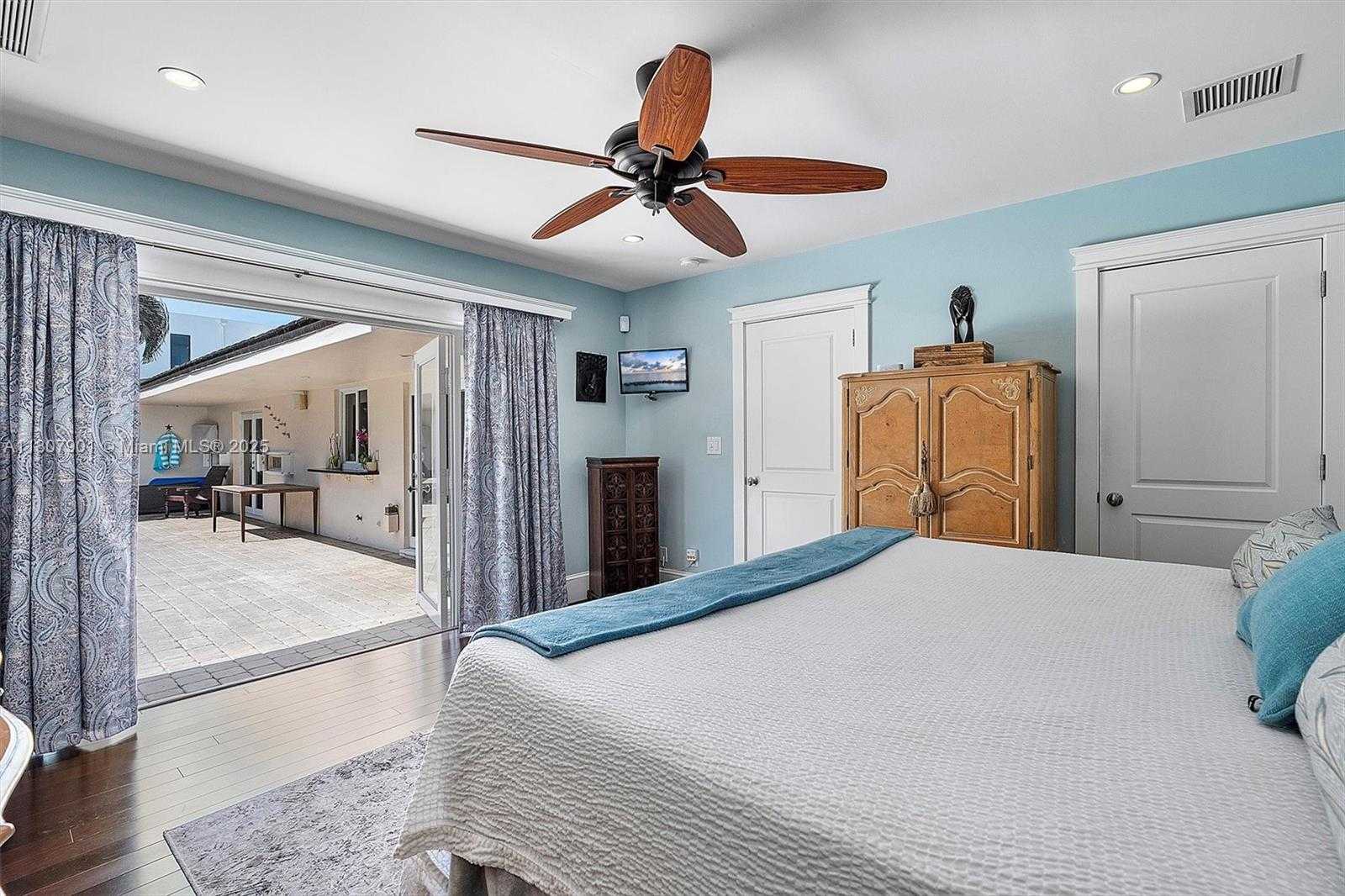 Small Image of 13105 CORONADO DR, North Miami Number 14