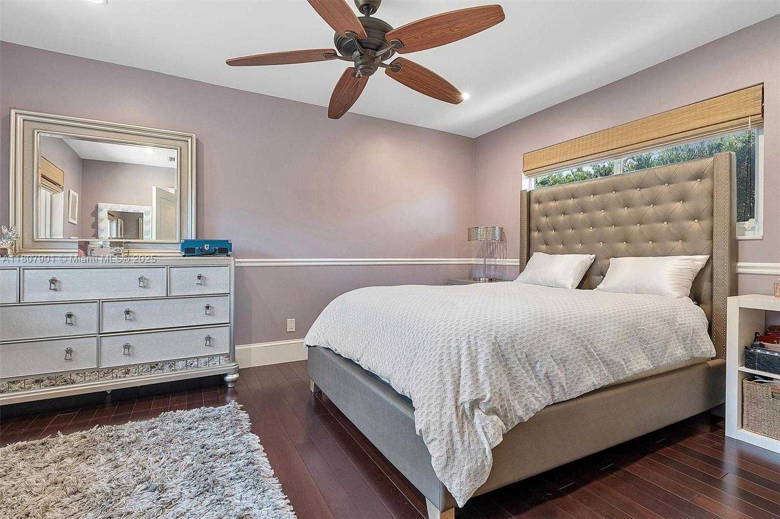 Small Image of 13105 CORONADO DR, North Miami Number 18