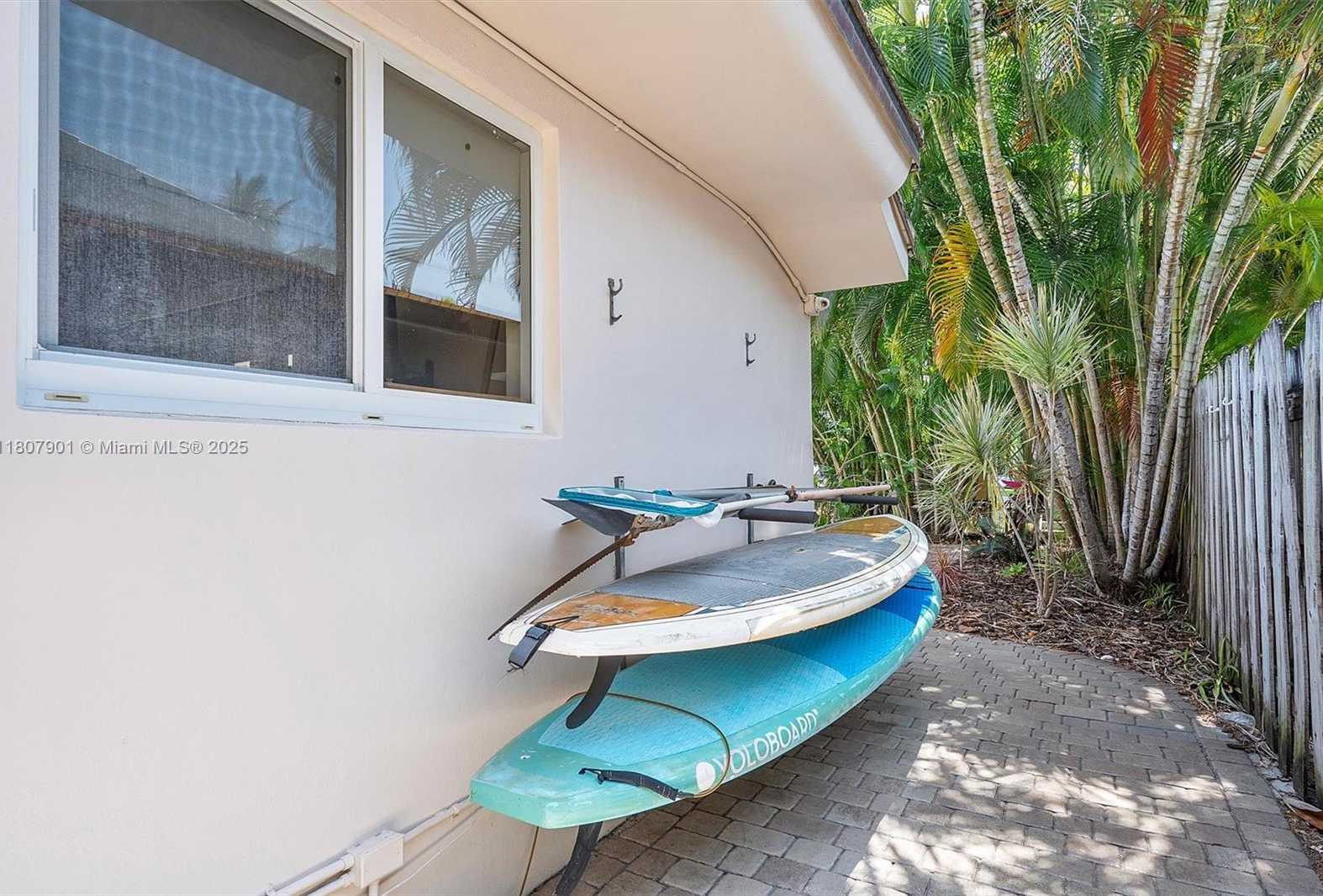 Small Image of 13105 CORONADO DR, North Miami Number 21