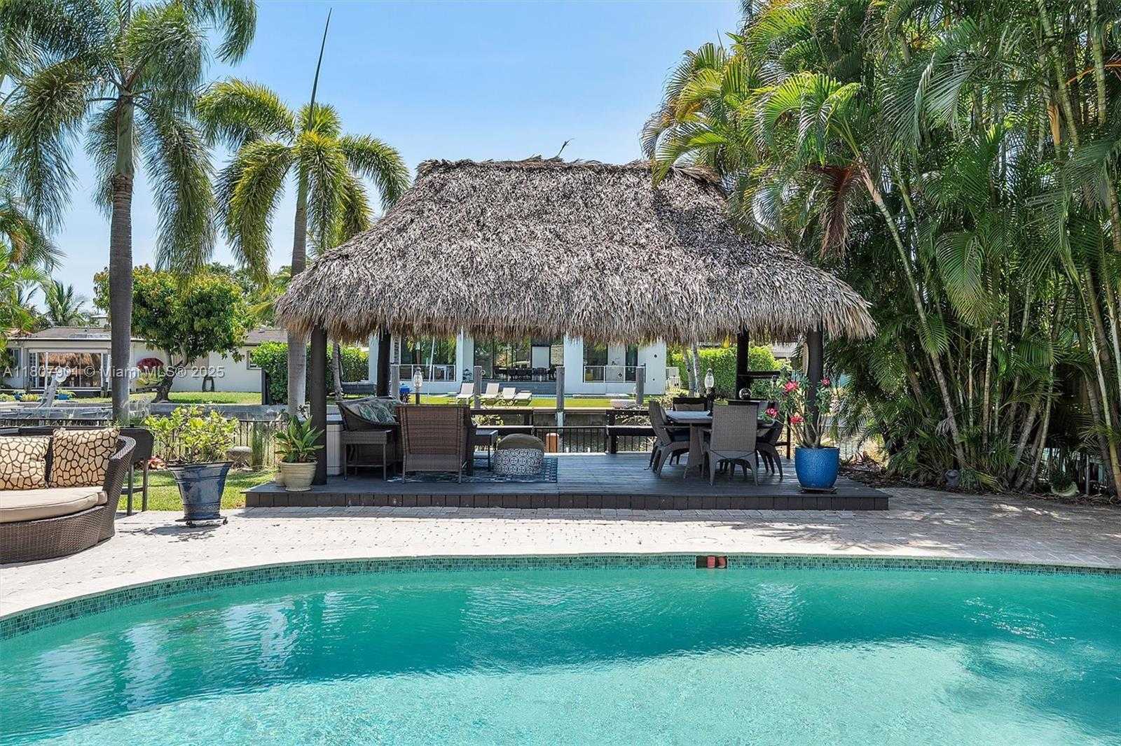 Small Image of 13105 CORONADO DR, North Miami Number 23