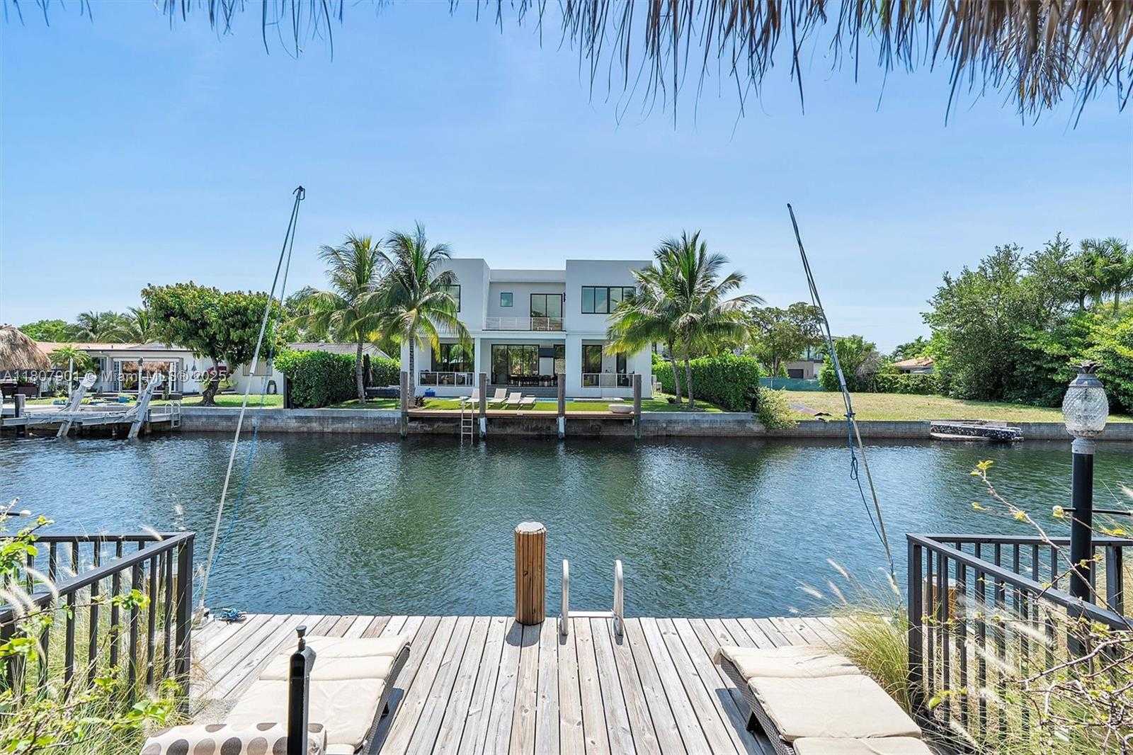 Small Image of 13105 CORONADO DR, North Miami Number 25