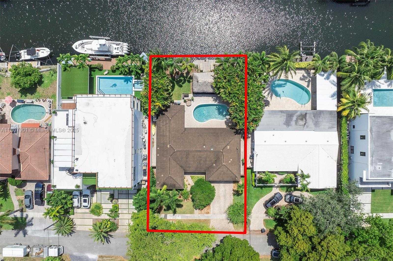 Small Image of 13105 CORONADO DR, North Miami Number 26