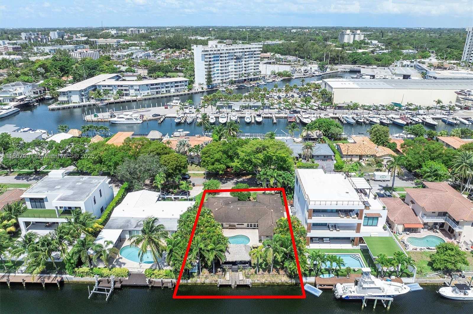 Small Image of 13105 CORONADO DR, North Miami Number 27