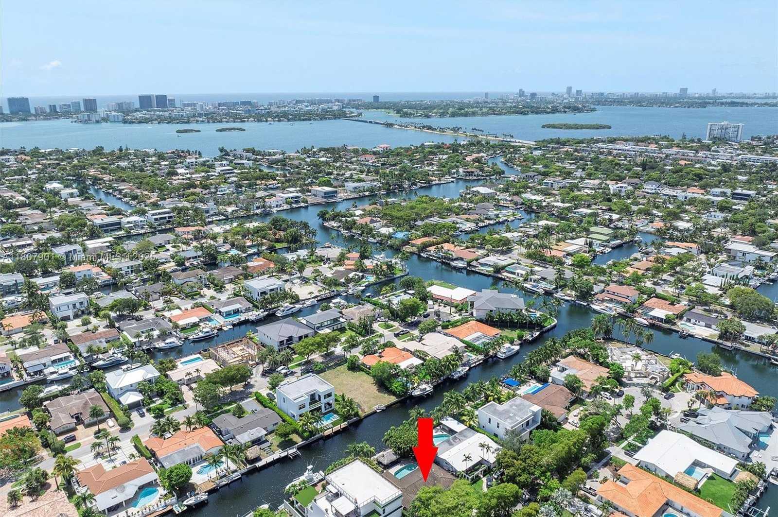 Small Image of 13105 CORONADO DR, North Miami Number 28