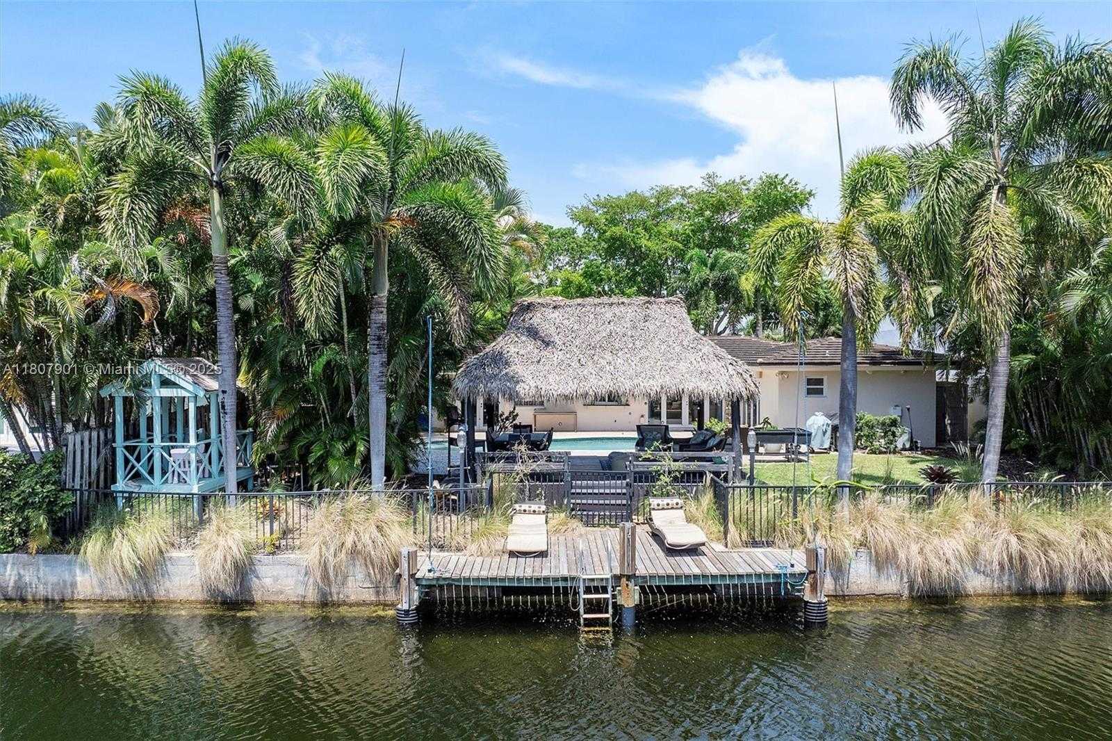 Small Image of 13105 CORONADO DR, North Miami Number 29