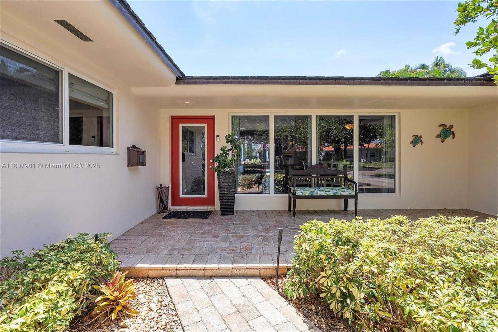 Small Image of 13105 CORONADO DR, North Miami Number 3