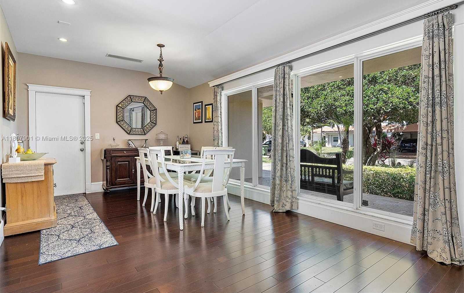 Small Image of 13105 CORONADO DR, North Miami Number 5