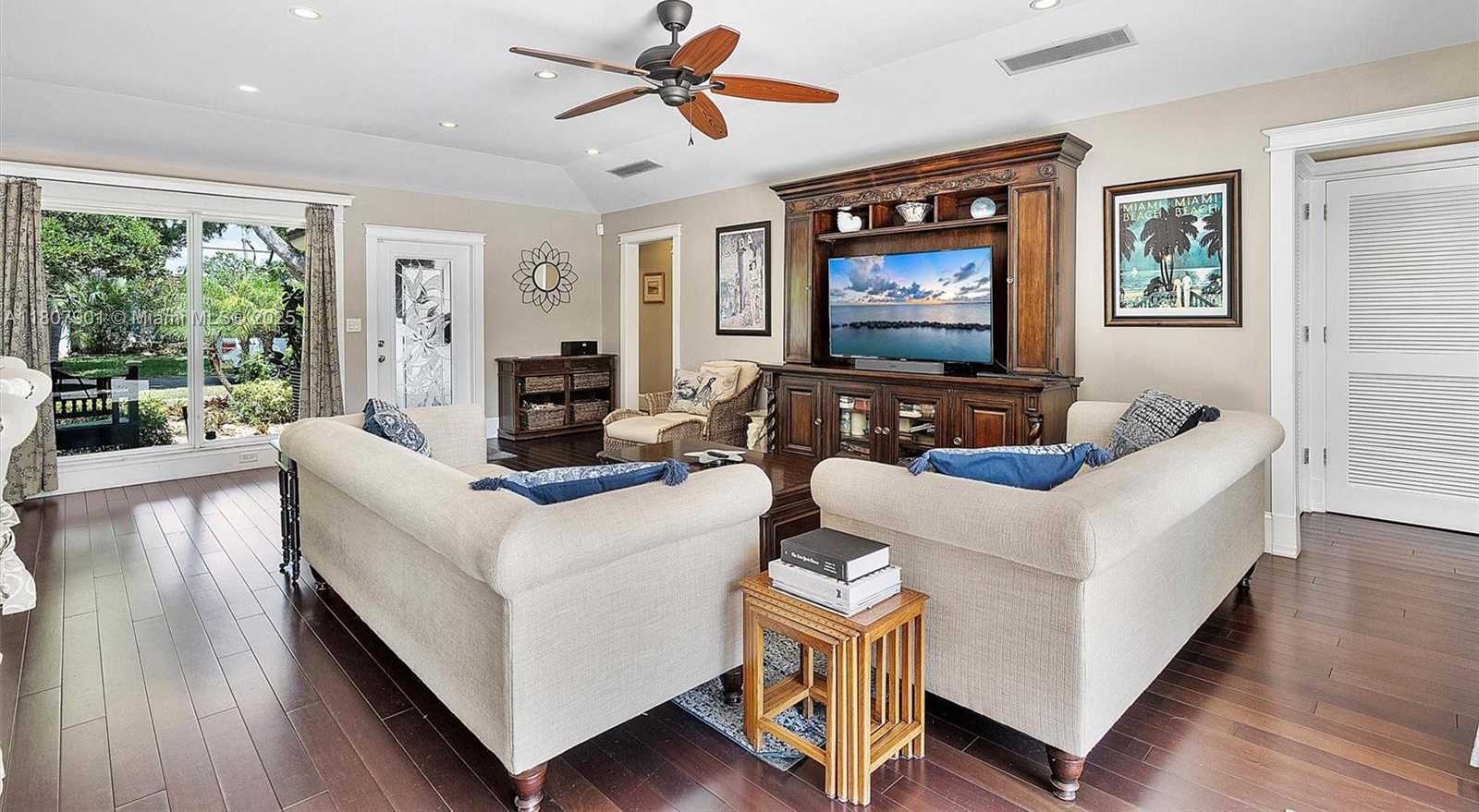 Small Image of 13105 CORONADO DR, North Miami Number 6